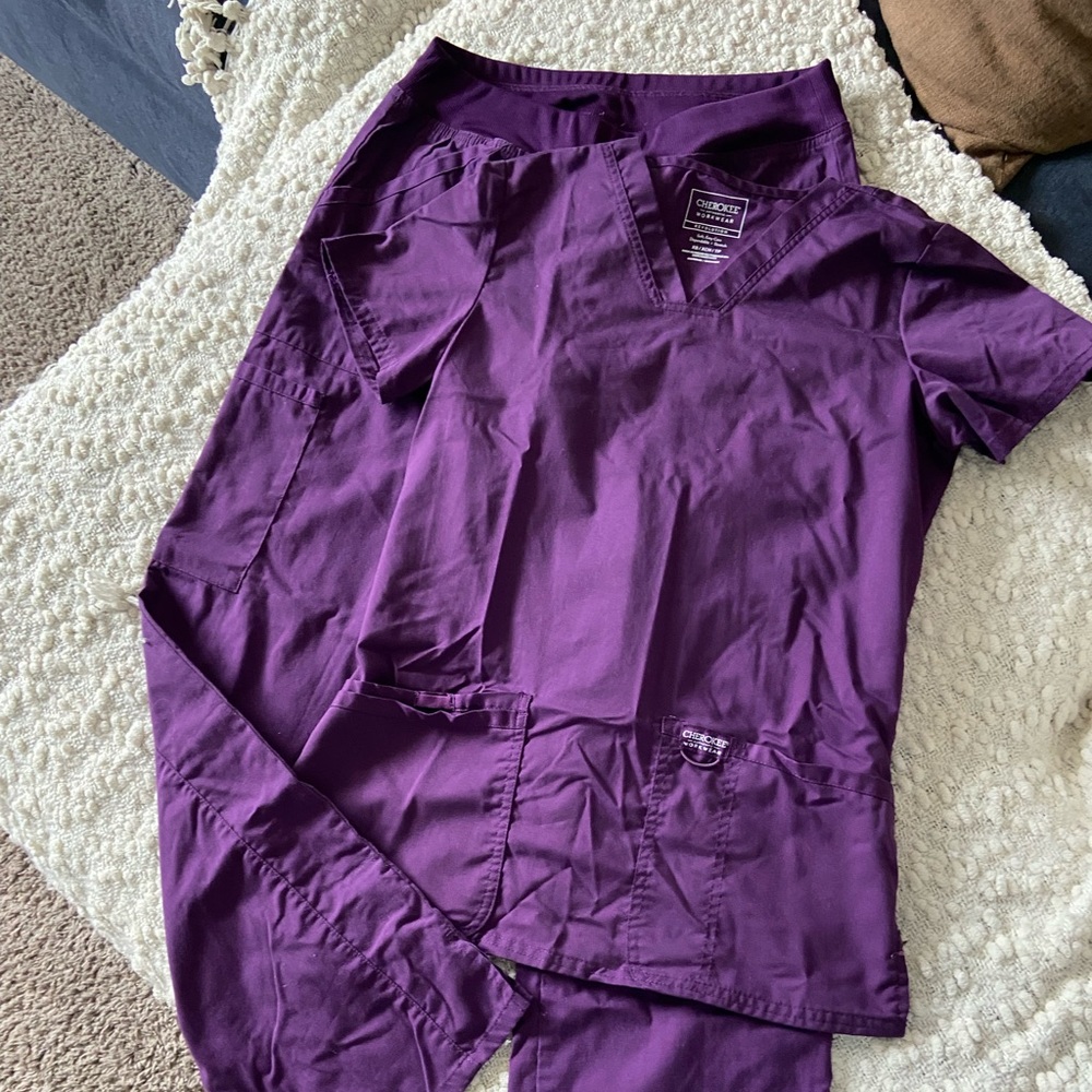 Cherokee Women’s Scrub Set.  Eggplant/Purple Size XS